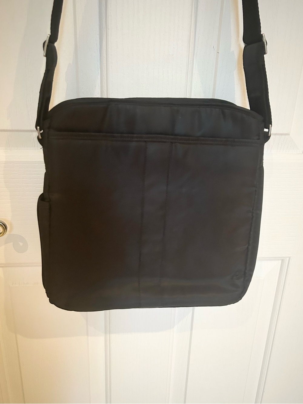 FROMMER’S by LUG Unisex Crossbody Messenger Travel Bag, Black - Picture 5 of 9